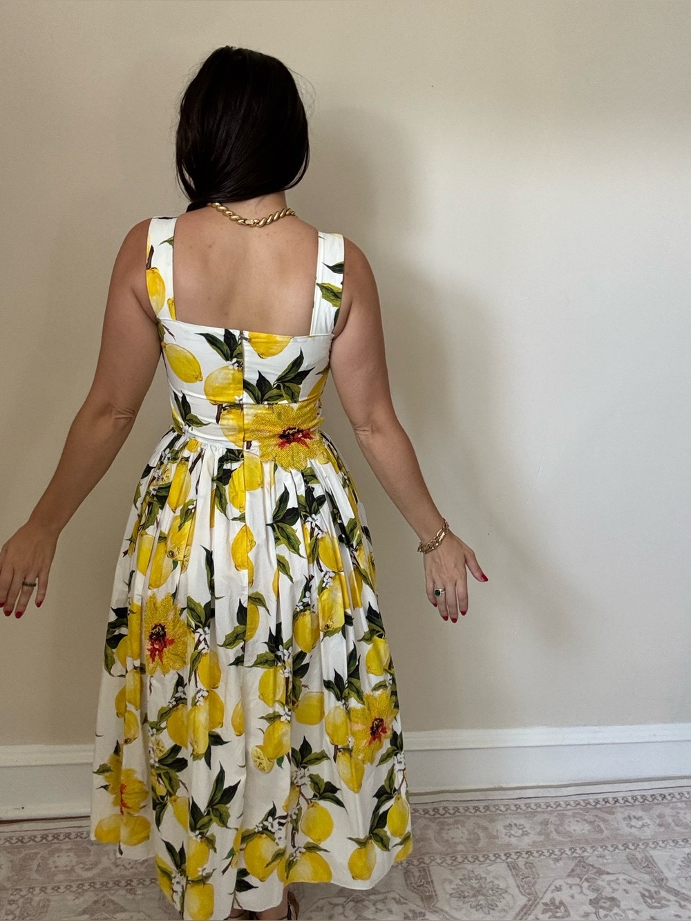 Dolce gabbana lemon print cotton dress 
Size 38 fits quite small! - Picture 8 of 17